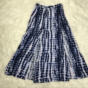 3/25🛍 Forever 21 blue tiedye long deep slit skirt